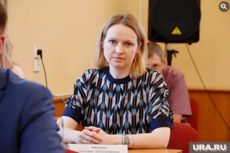 Экс-управделами мэрии Кургана Абрамова уехала в другой регион