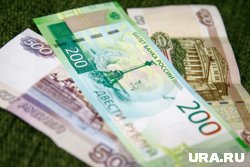 Мужчине выставили долг в 300 тысяч рублей