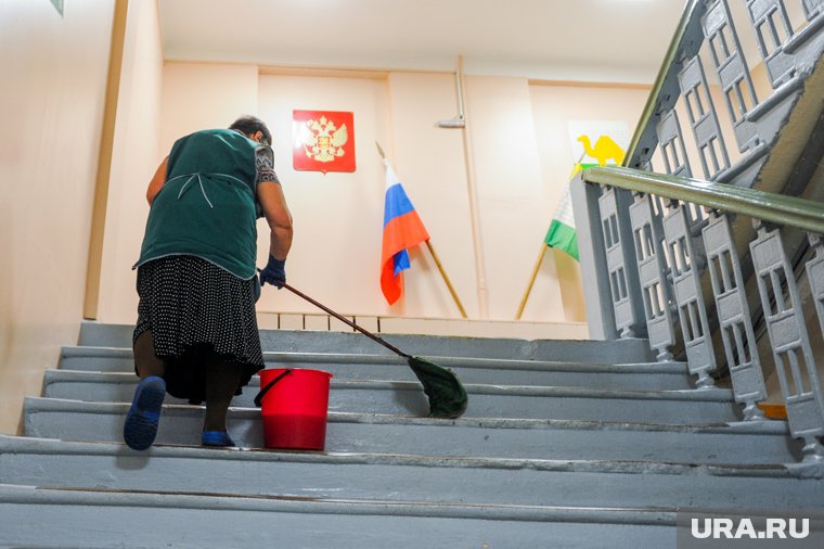 Школы получили разъяснения по количеству технического персонала