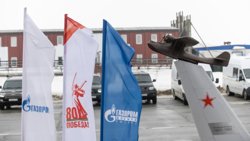 Памятник в вахтовом поселке 