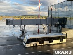 Рабочие уже занимаются демонтажем старого асфальта на строительной площадке