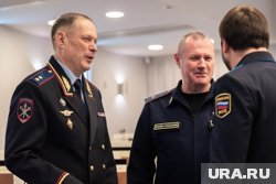 У Леонида Мустайкина (в центре) пятеро помощников