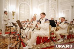 Гостей церемонии встречал президентский оркестр