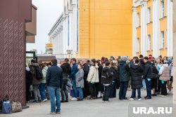 Очередь начинается задолго до входа (архивное фото)