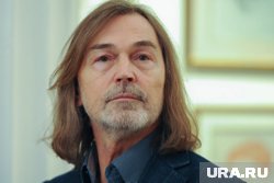Никас готов поделиться с Филиппом контактом скульптора