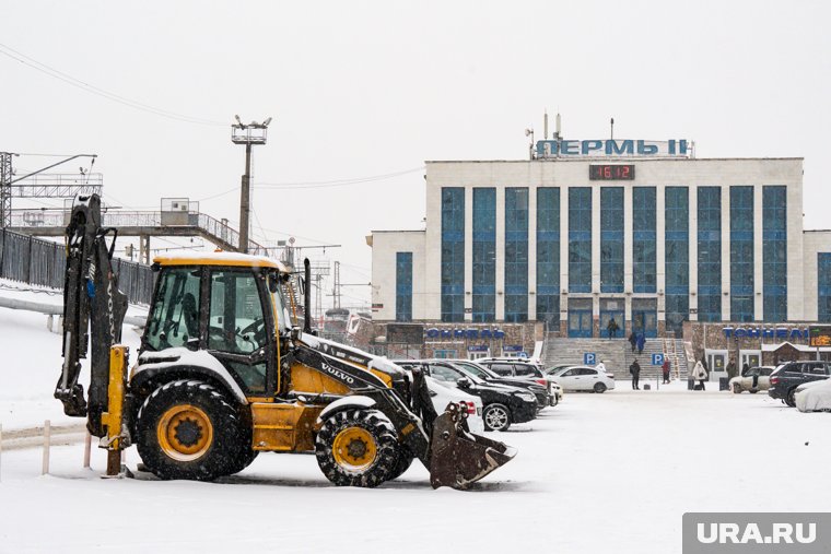 Снегоуборочная техника ждет наступления снегопадов