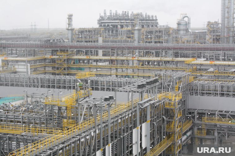 Колонну установили на тобольском заводе «ЗапСибНефтехим»