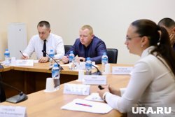 Отчеты были приняты комиссией под руководством депутата Артема Барбашина (в центре) 