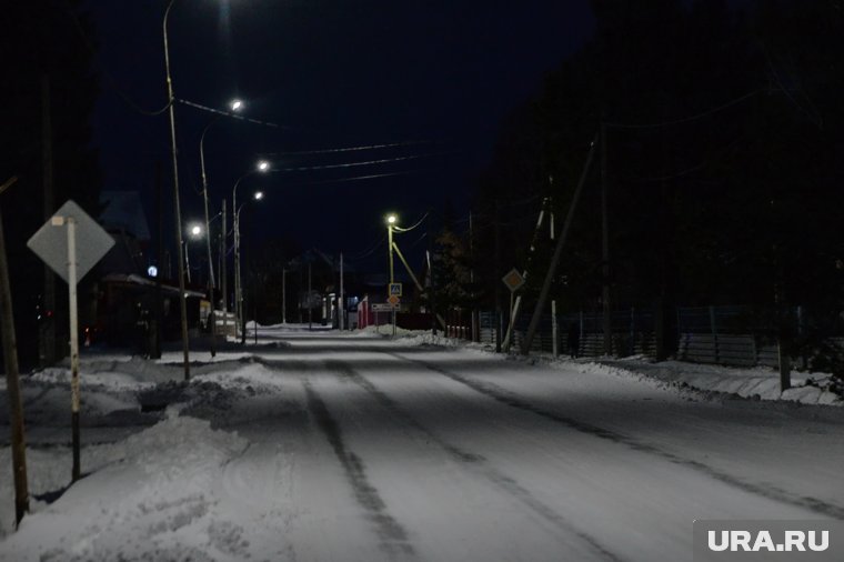 По этой дороге женщина водила ребенка в детский сад. Путь от дома до садика занимал чуть больше километра. Соседи погибшей говорят, что Баранов никогда этим не занимался