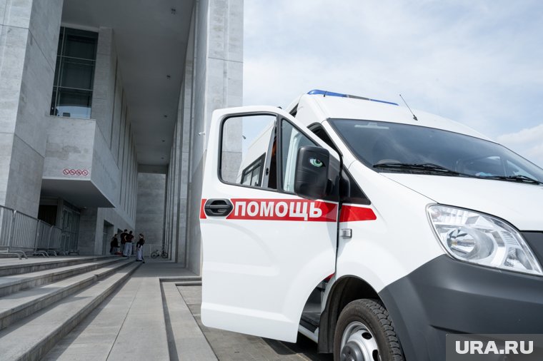 Пострадавшую девушку на скорой увезли в больницу