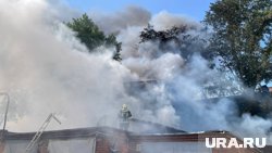 На улице Сони Кривой в Челябинске пожар в гаражном кооперативе