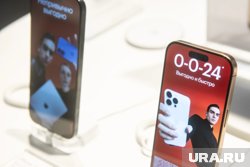 До 200 тысяч китайцев собирают на заводах iPhone 17, работая в две смены