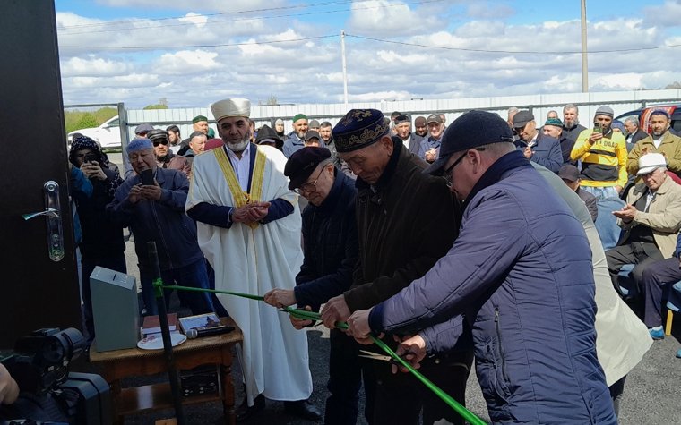 Курганские чиновники и депутат облдумы приняли участие в открытии мечети