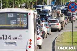 Из-за сложной дорожной обстановки автобусы следуют с пятнадцатиминутным опозданием