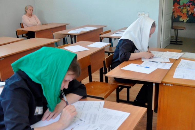 Осужденные в ИК сдают выпускные экзамены