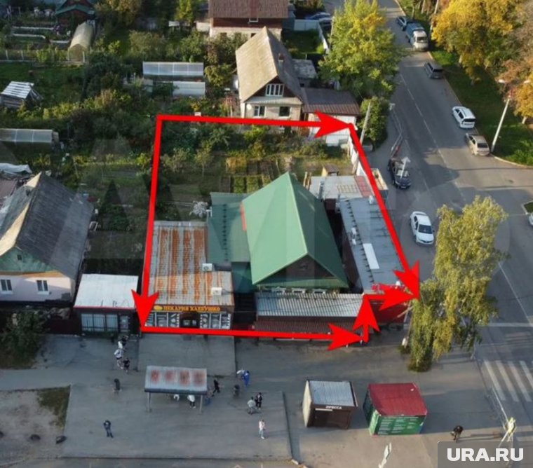 Расположение торговых площадей и жилого дома