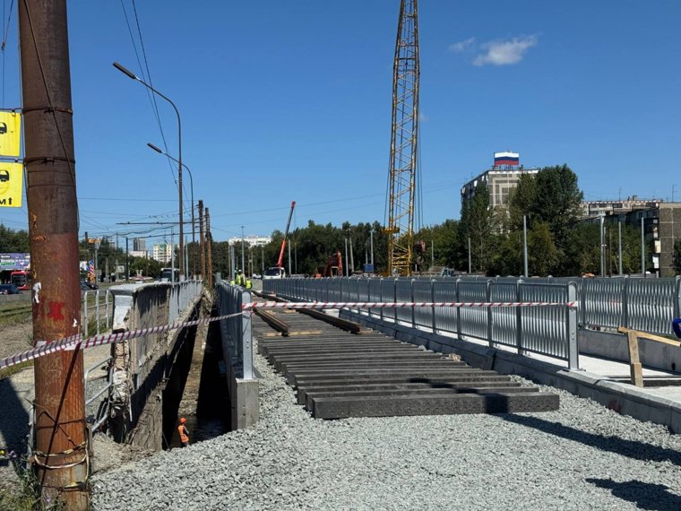 Движение по мосту с 1 августа будет перекрыто, однако трамвай продолжит по нему курсировать