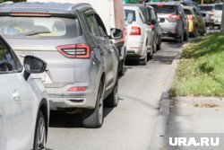 Утром тюменцы жаловались на большую пробку из-за перекрытой дороги