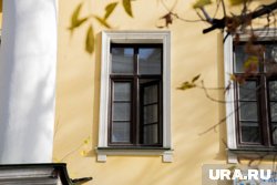 Бабушка не заметила, как ее 6-летняя внучка выпала из окна в Екатеринбурге