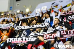 Фанаты поддерживают команду