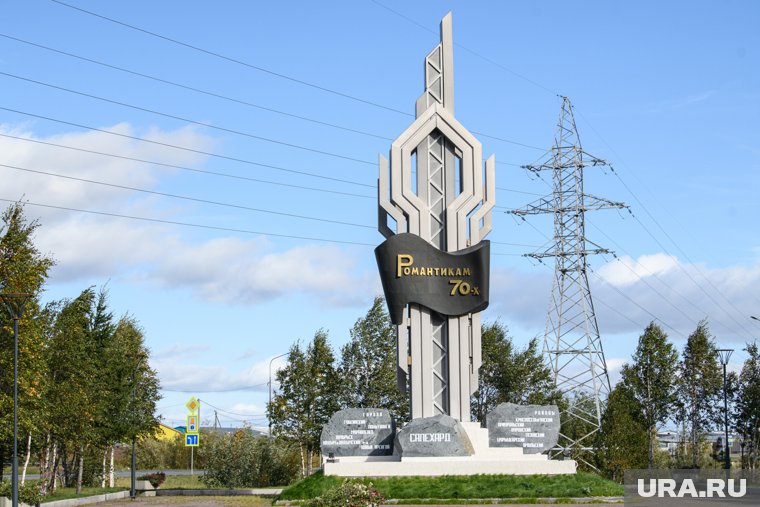 Стелу «Романтикам 70-х» украсят ретро-автомобилями