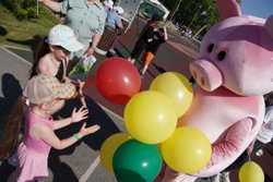 Самыми очаровательными участниками события стали милые Хрюши, талисманы «Сибагро»