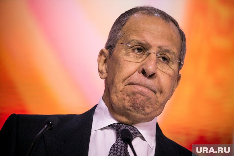 Лавров считает, что Зеленский сам не знает, как относиться к Путину