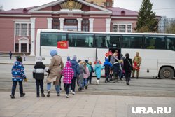 На автобусной остановке детям будут помогать волонтеры