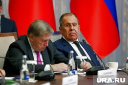 Лавров (на фото справа) заявил о симметричном ответе Западу при вооружении врагов РФ