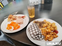 Журналистам из России давали пиццу, буррито и нарезку 