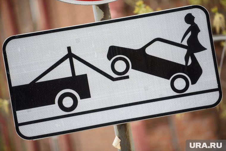 В Москве эвакуировали автомобиль, который спровоцировал оцепление из-за подозрительного предмета под днищем