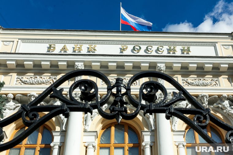 ЦБ начнет снижать ставку, когда экономика перестанет расти, полагает экс-советник главы Минэка Евгений Надоршин