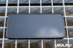 Нарушитель попытался доставить телефоны в колонию через ограждение (архивное фото)
