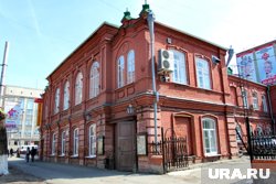 В здании располагается театр «Гулливер»