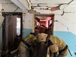 Квартира после взрыва сильно пострадала