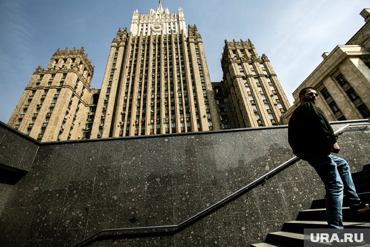 Запад, поставляющий оружие Украине, несет ответственность за удар по Алешкам, заявили в МИД РФ