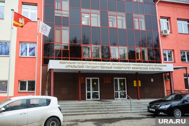 Из здания вуза Евгения Черепова увезли в наручниках 