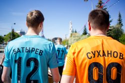 Для изготовления одной футболки для новой формы потребовалась 21 пластиковая бутылка