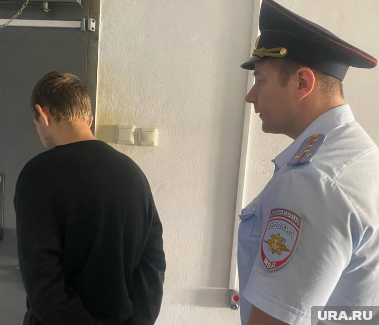 Мужчина крал у стариков большие суммы денег