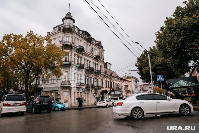 Время в пути из Ханты-Мансийска в Сухум займет 6 часов 35 минут