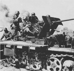 Немецкая зенитная самоходная установка Sd.Kfz. 10/4, вооруженная 20-мм зенитным орудием FlaK 30. Прибалтика