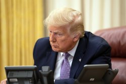 Дональд Трамп и Владимир Путин обсудили по телефону ход переговорного процесса