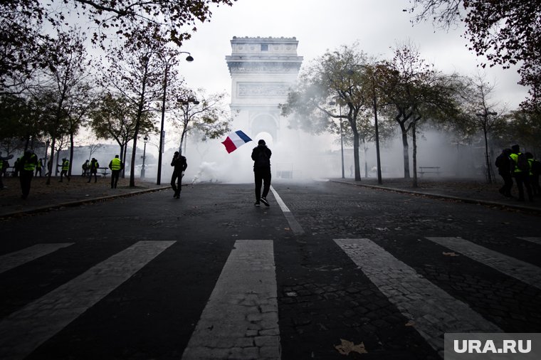 Беспорядки наблюдаются во многих французских городах