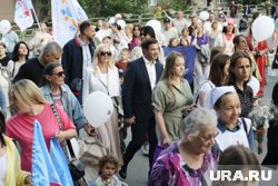 Мэр Алексей Лошкин принял участие в праздничном шествии