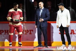 Награду Дацюку вручили на льду «УГМК-Арены»