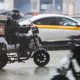 Ливневые водопады с крыш зданий и транспортный коллапс: что происходит на улицах Москвы. Фоторепортаж