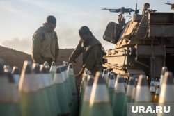 Одна из ракет упала рядом с отделением посольства США в Тель-Авиве