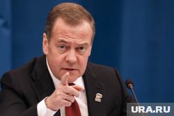 Медведев заявил, что остановок государственного финансирования из-за распрей политиков не должно быть