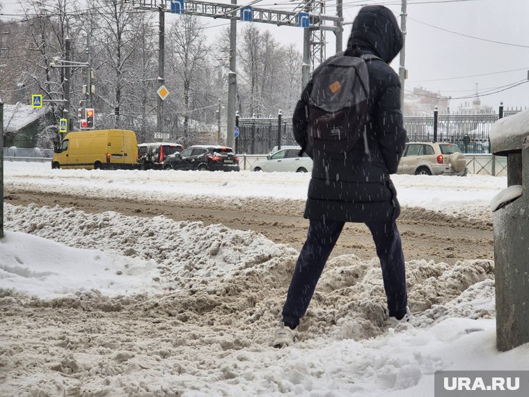 Дорожники работают, но явно не справляются