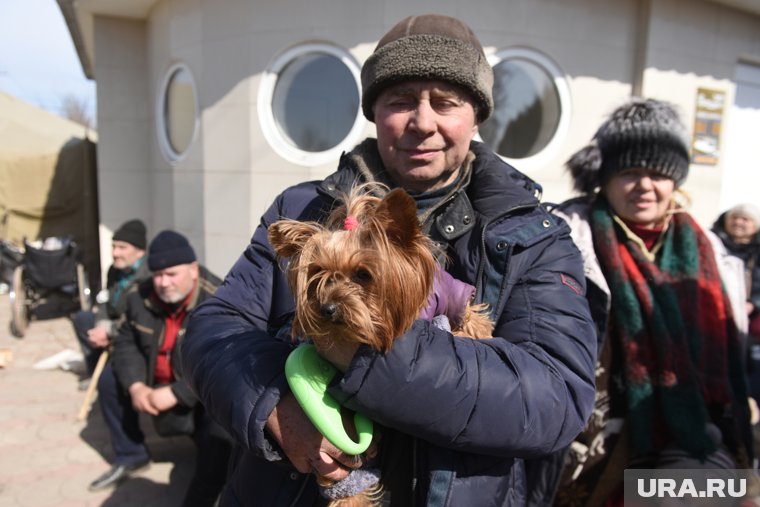 Беженцы вернулись в дома на освобожденные или примыкающие территории в безопасном удалении